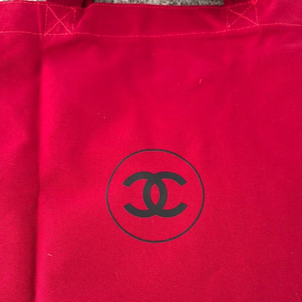 CHANEL No.1 Red Carryall NWOT - Picture 3 of 5